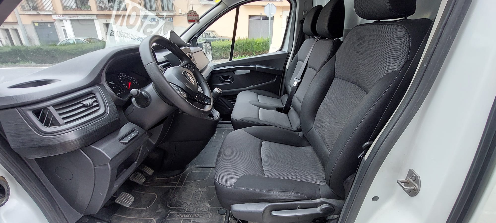 Renault Trafic 2.0 130cv miniatura 6